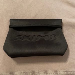 SKIMS NEOPRANE POUCH